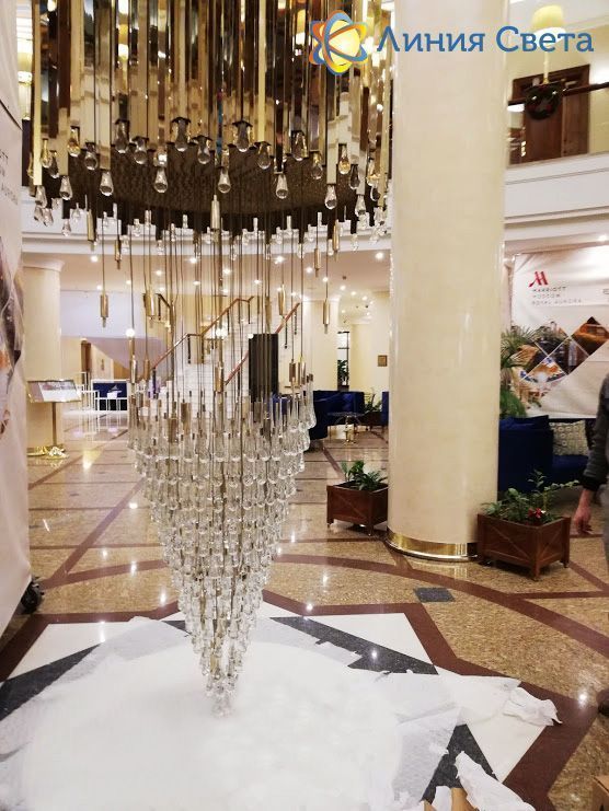 Подвесная конструкция и подъемник для люстры – Marriott® Royal Aurora Moscow Hotel 5*